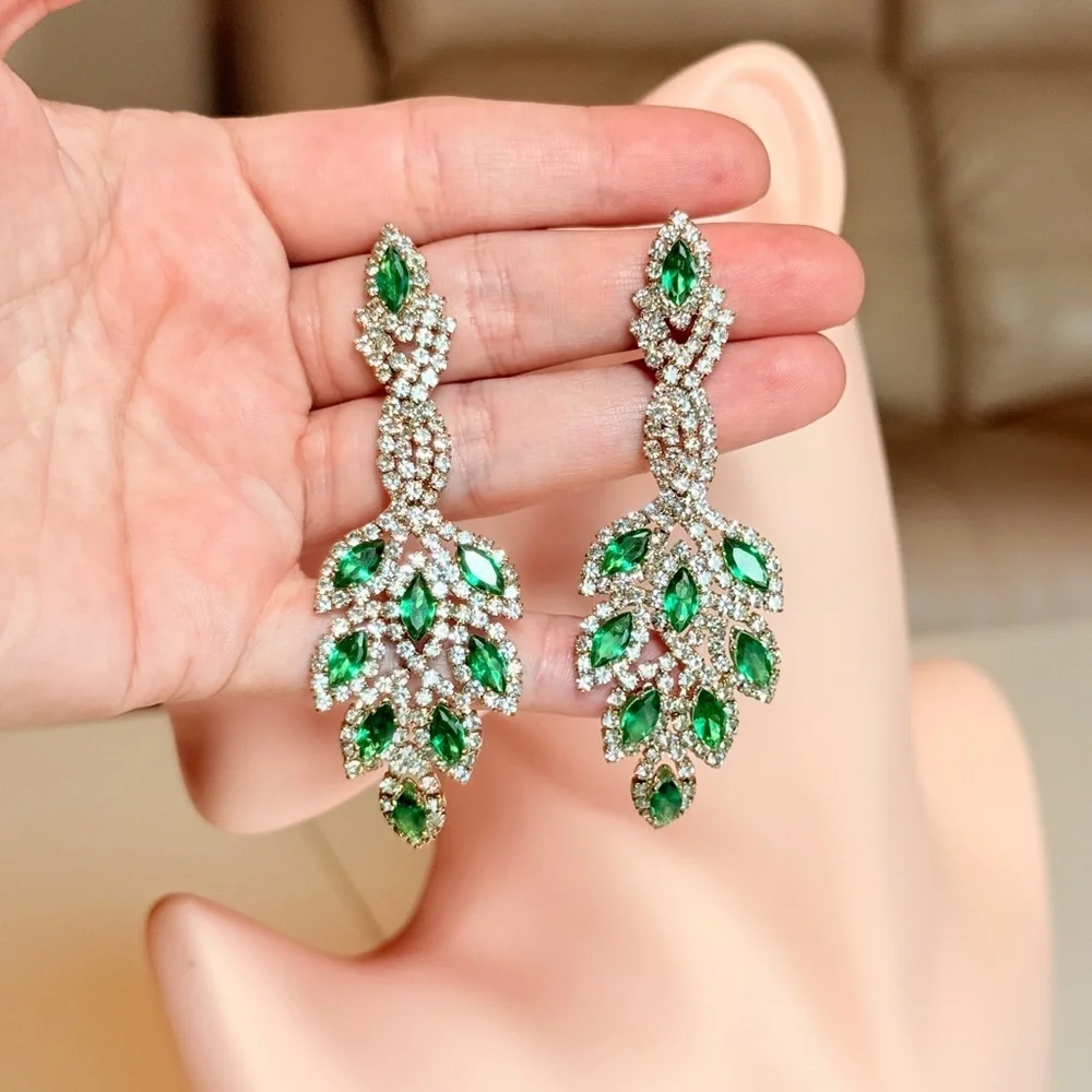 ⚜️ Emerald Leaf Drop Earrings - Green Crystal Statement Earrings